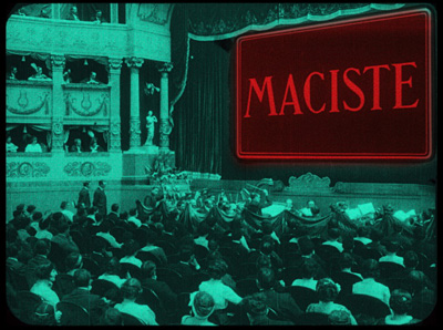 Maciste proiettato sullo schermo al cinema