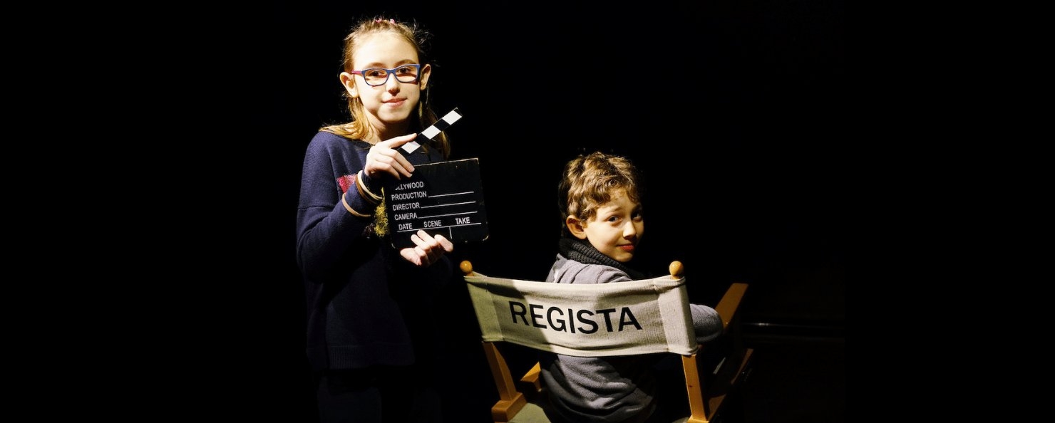 bambini seduti sulla sedia da resgista